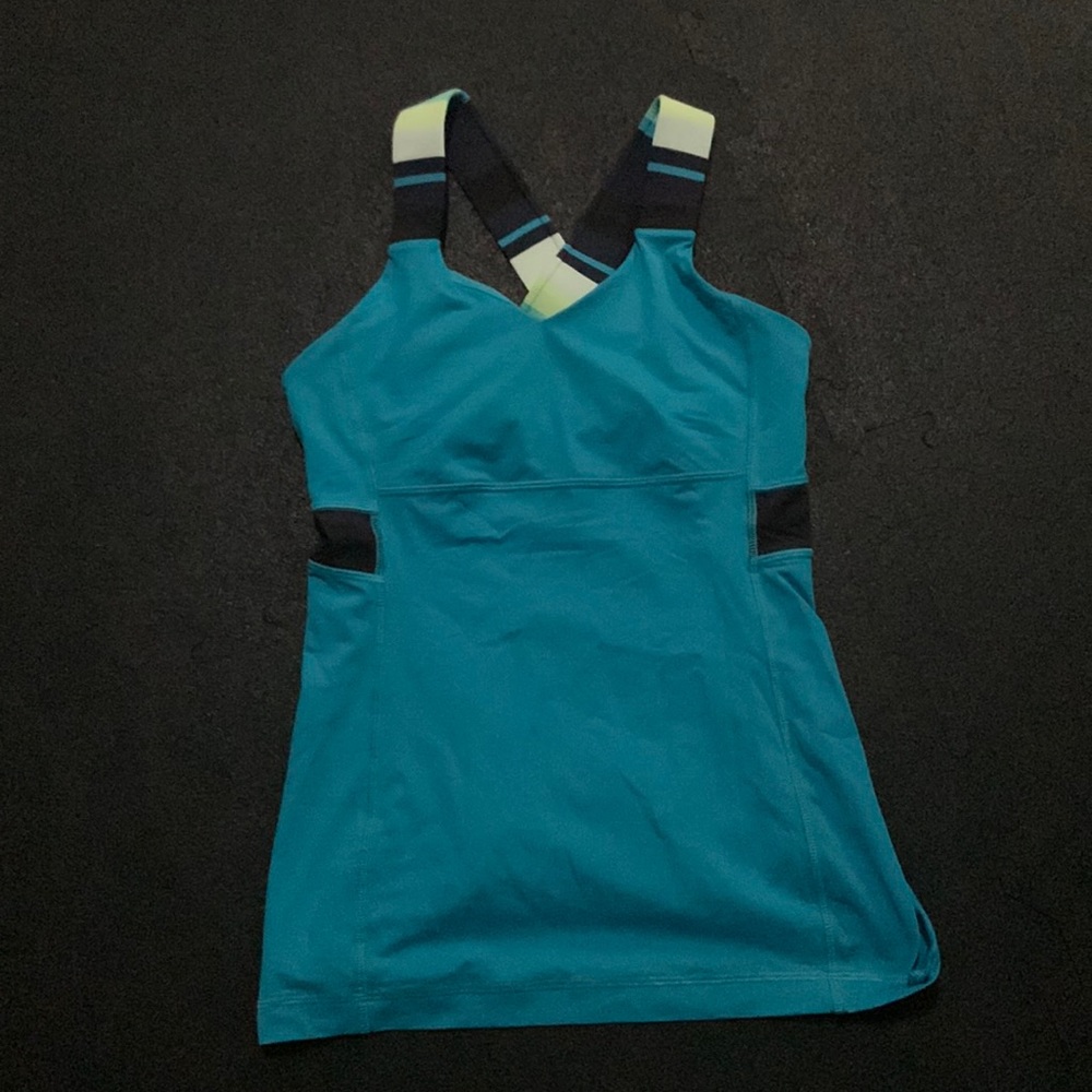 Lululemon workout tank size 6